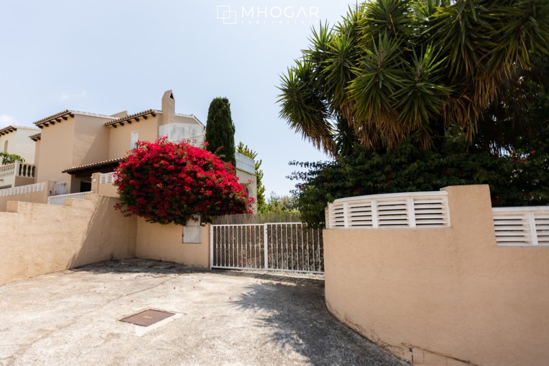 Calpe- ¡Casa adosada muy acogedora y con magníficas vistas, nueva a la venta!